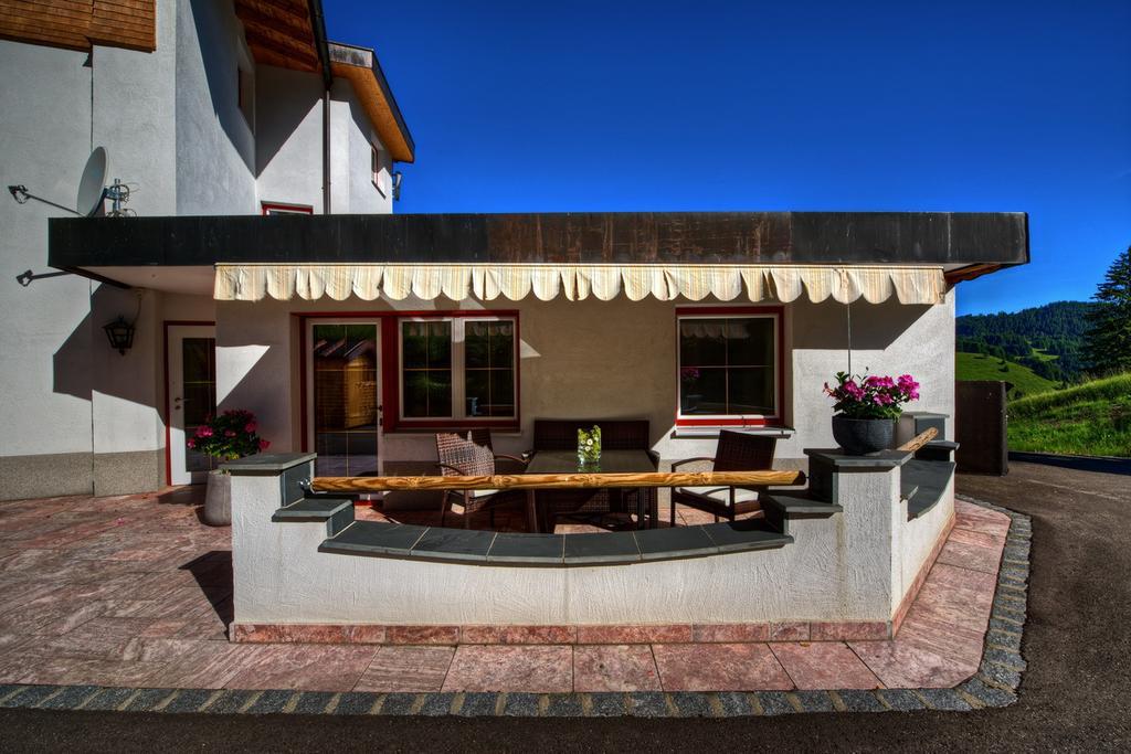Ferien-Schloessle Michaela Apartamento Riezlern Exterior foto