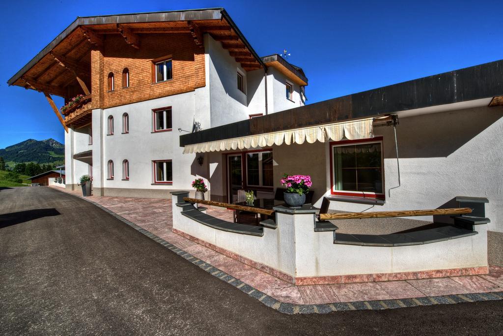 Ferien-Schloessle Michaela Apartamento Riezlern Exterior foto