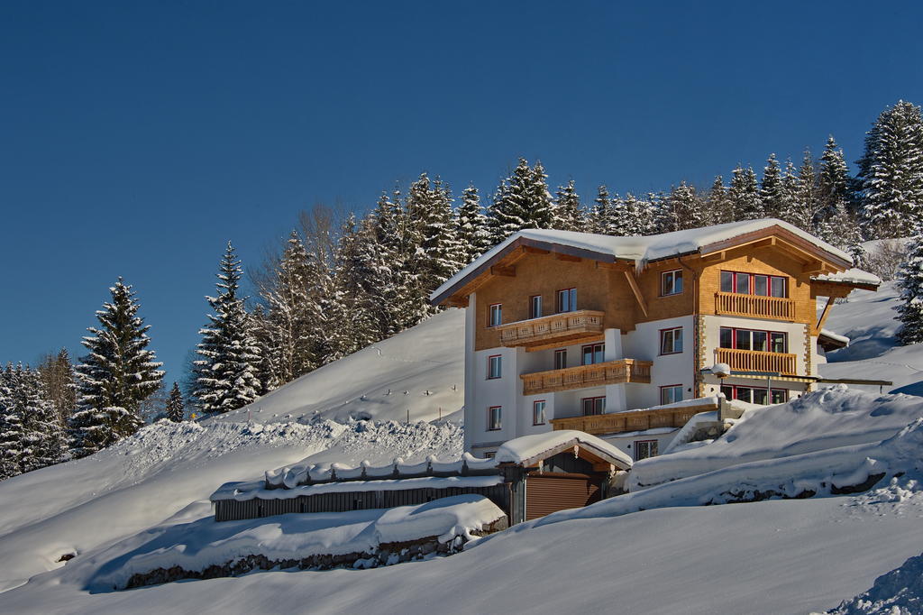Ferien-Schloessle Michaela Apartamento Riezlern Exterior foto
