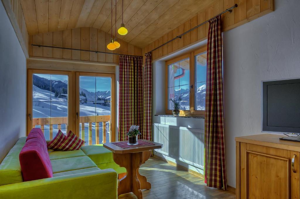 Ferien-Schloessle Michaela Apartamento Riezlern Quarto foto