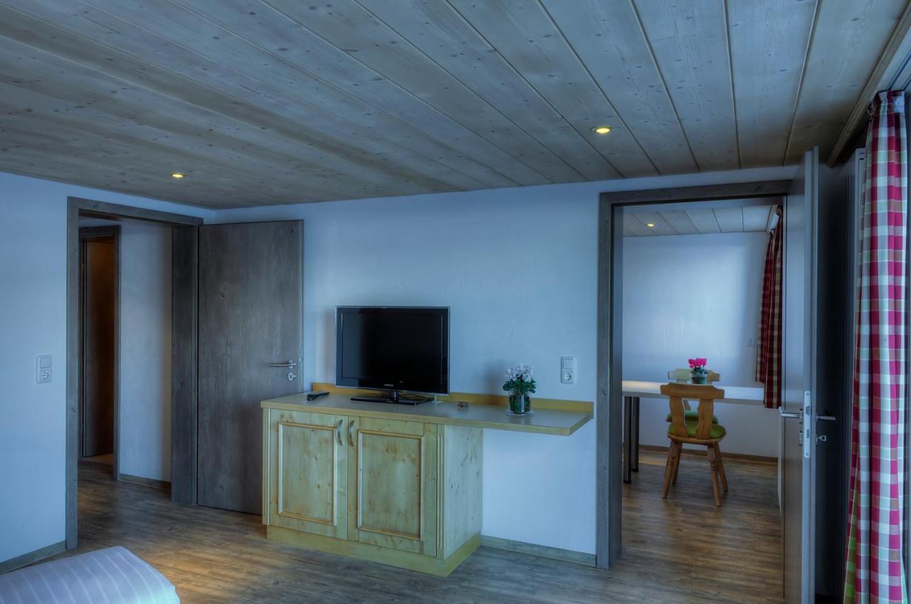 Ferien-Schloessle Michaela Apartamento Riezlern Quarto foto