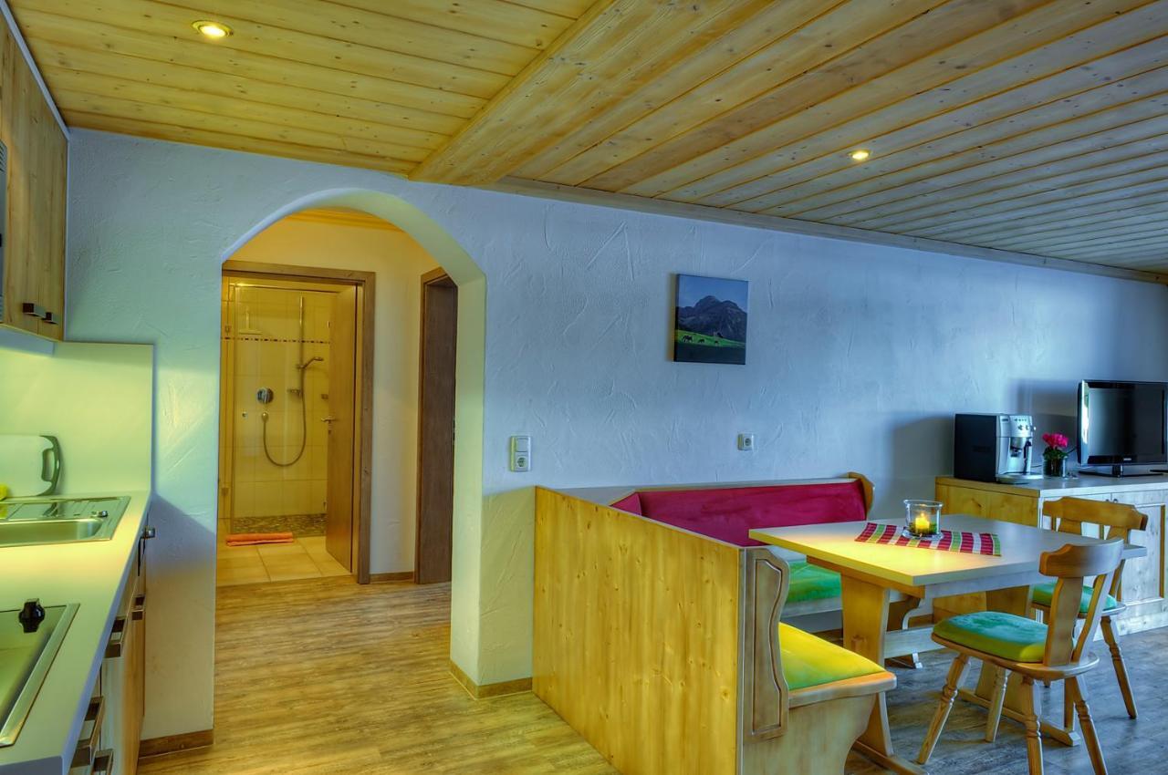 Ferien-Schloessle Michaela Apartamento Riezlern Quarto foto
