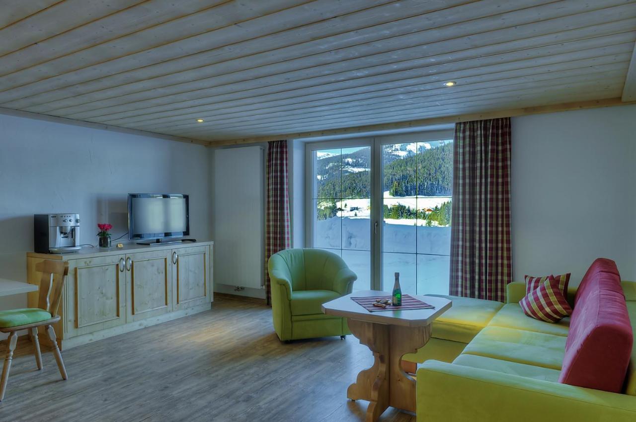 Ferien-Schloessle Michaela Apartamento Riezlern Quarto foto